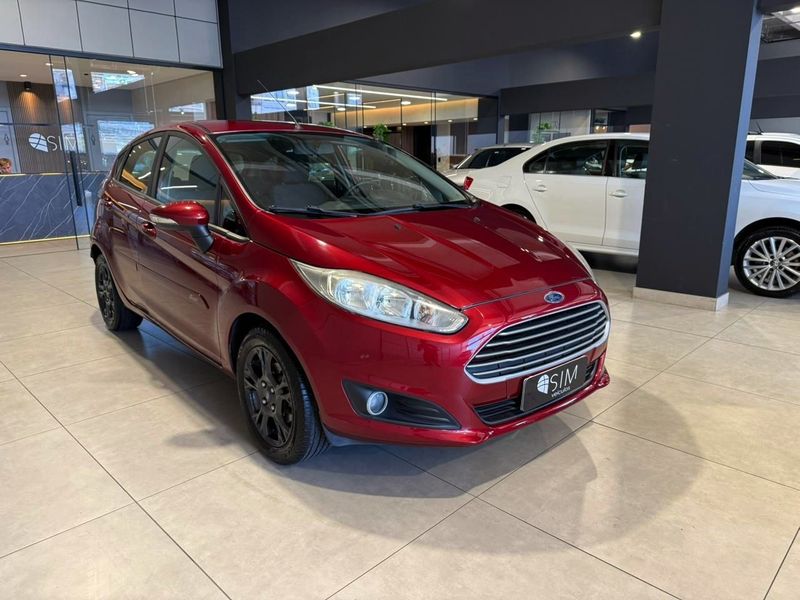 Ford Fiesta 1.6 Se Hatch 16v 2014/2014 SIM VEÍCULOS PORTO ALEGRE / Carros no Vale