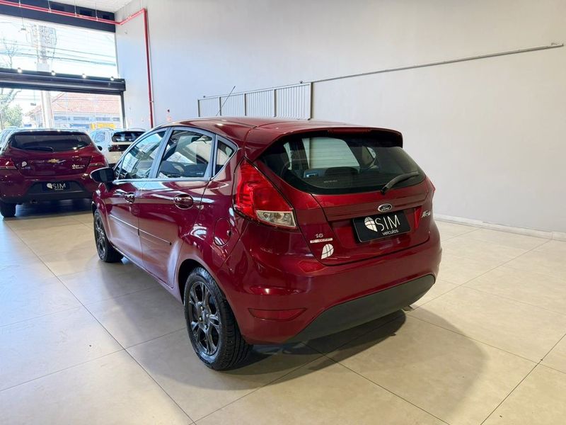 Ford Fiesta 1.6 Se Hatch 16v 2014/2014 SIM VEÍCULOS PORTO ALEGRE / Carros no Vale