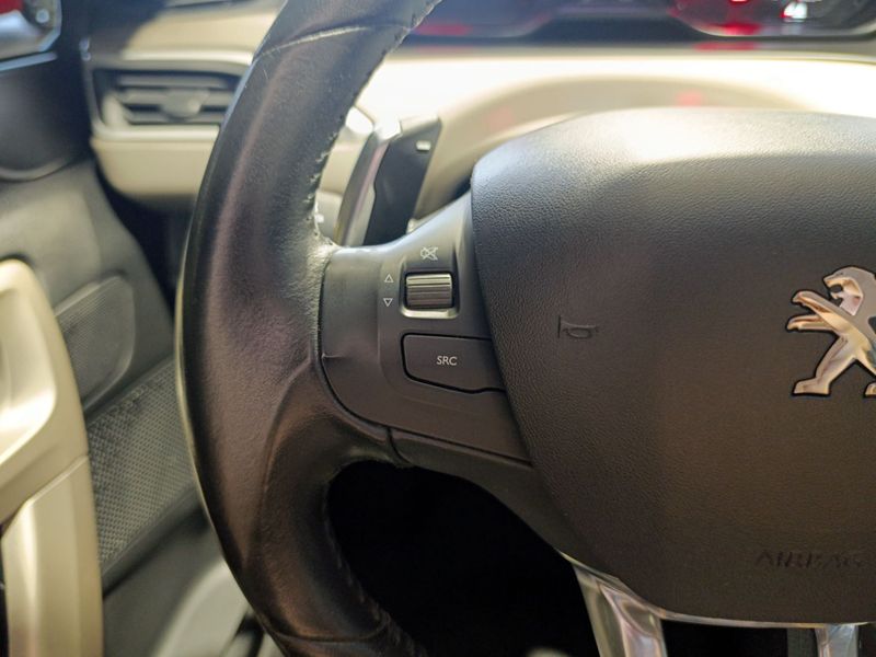 Peugeot 2008 Allure 1.6 16v 2017/2017 SIM VEÍCULOS PORTO ALEGRE / Carros no Vale