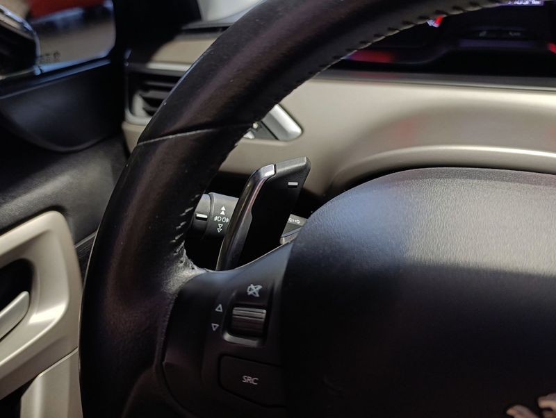 Peugeot 2008 Allure 1.6 16v 2017/2017 SIM VEÍCULOS PORTO ALEGRE / Carros no Vale