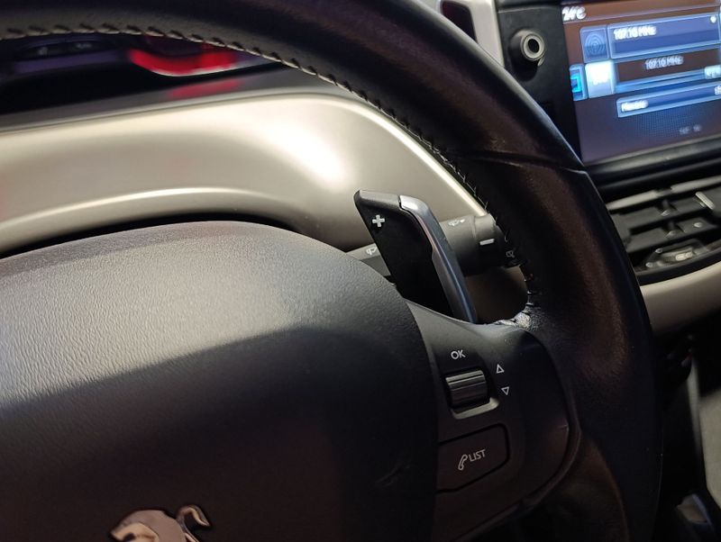 Peugeot 2008 Allure 1.6 16v 2017/2017 SIM VEÍCULOS PORTO ALEGRE / Carros no Vale