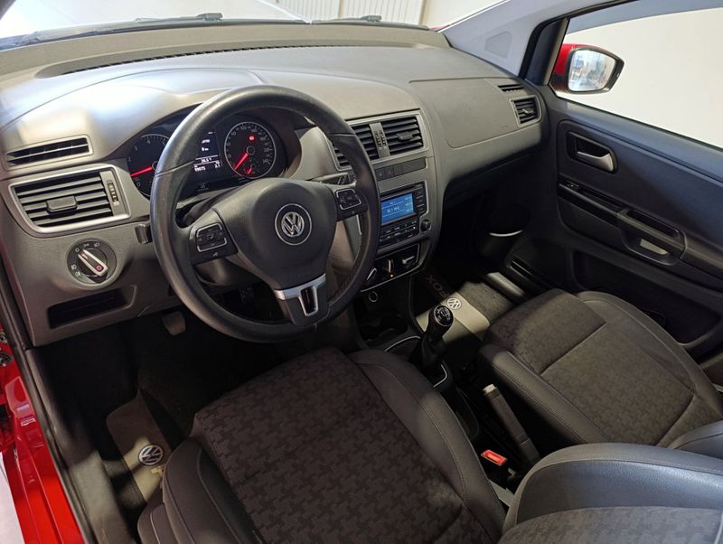 Volkswagen Fox Comfortline 1.6 2015/2015 SIM VEÍCULOS PORTO ALEGRE / Carros no Vale