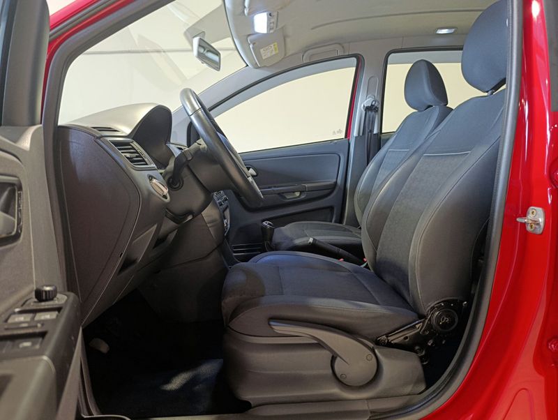 Volkswagen Fox Comfortline 1.6 2015/2015 SIM VEÍCULOS PORTO ALEGRE / Carros no Vale