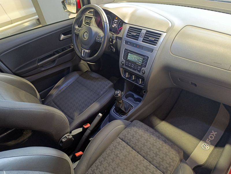Volkswagen Fox Comfortline 1.6 2015/2015 SIM VEÍCULOS PORTO ALEGRE / Carros no Vale