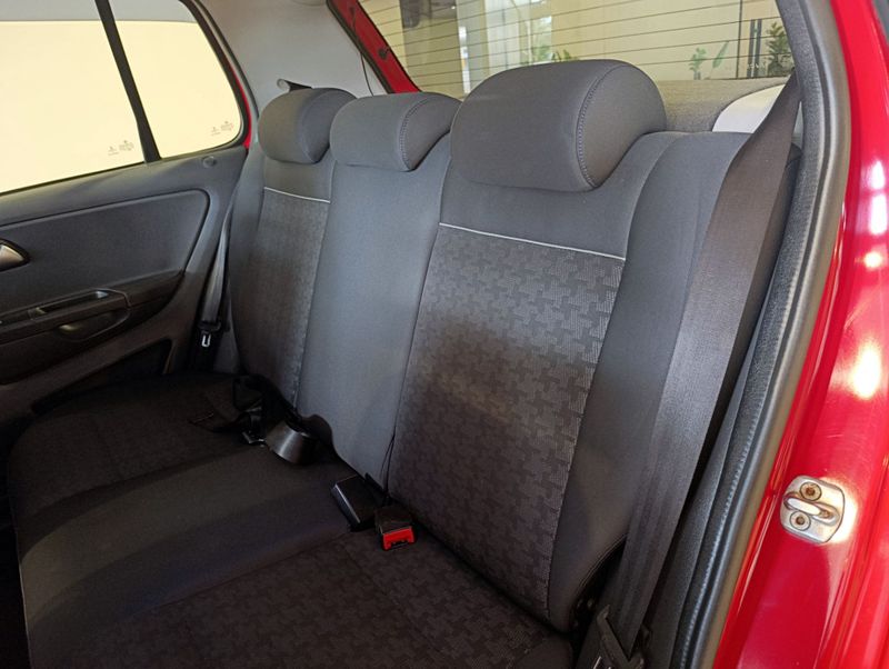 Volkswagen Fox Comfortline 1.6 2015/2015 SIM VEÍCULOS PORTO ALEGRE / Carros no Vale