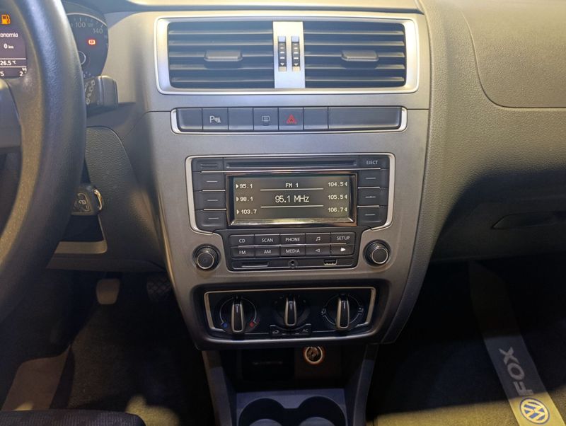 Volkswagen Fox Comfortline 1.6 2015/2015 SIM VEÍCULOS PORTO ALEGRE / Carros no Vale
