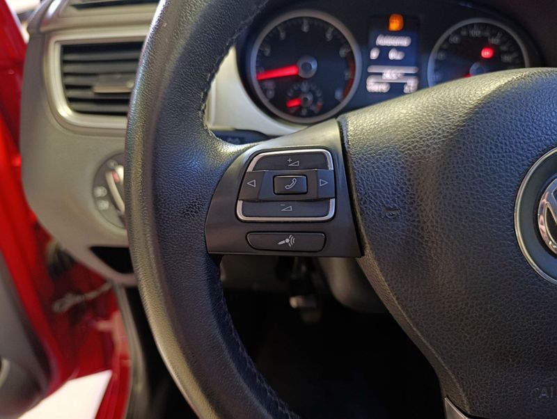 Volkswagen Fox Comfortline 1.6 2015/2015 SIM VEÍCULOS PORTO ALEGRE / Carros no Vale