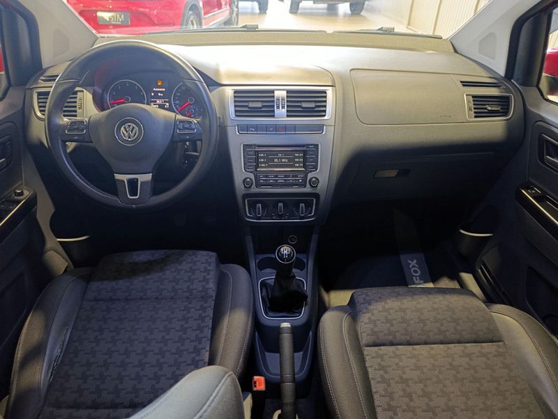 Volkswagen Fox Comfortline 1.6 2015/2015 SIM VEÍCULOS PORTO ALEGRE / Carros no Vale
