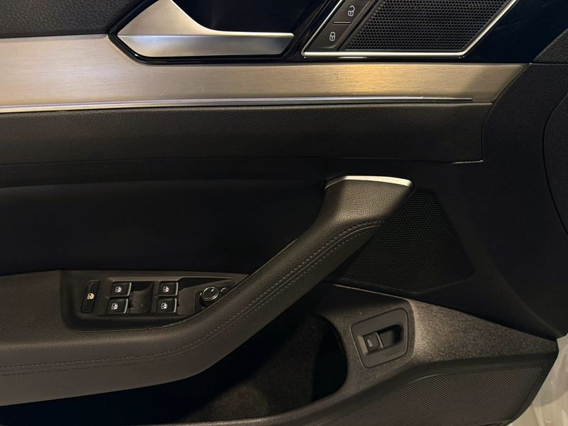 Volkswagen Passat Highline 2.0 Tsi 2018/2018 SIM VEÍCULOS PORTO ALEGRE / Carros no Vale