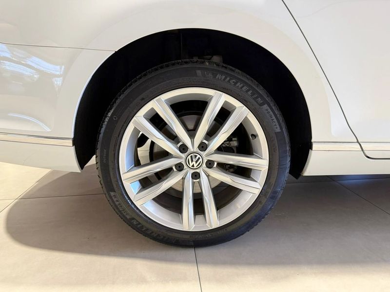 Volkswagen Passat Highline 2.0 Tsi 2018/2018 SIM VEÍCULOS PORTO ALEGRE / Carros no Vale