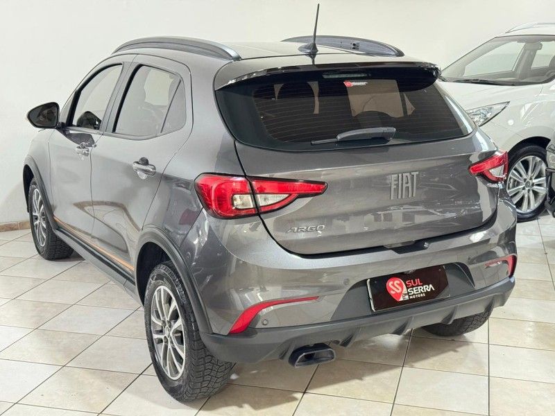 FIAT ARGO 1.3 V8 TREKKING 2023/2023 SUL SERRA MOTORS CAXIAS DO SUL / Carros no Vale