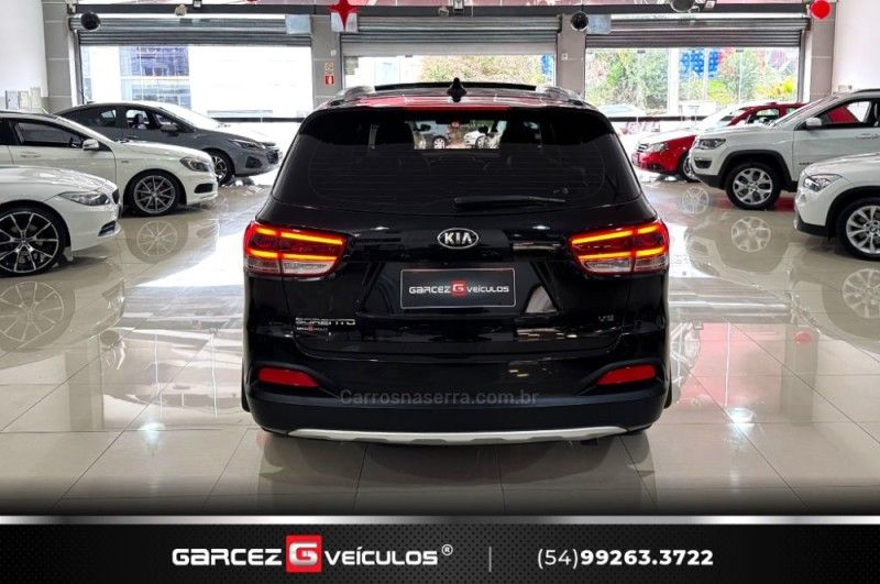 KIA SORENTO 3.3 EX V6 24V 7 LUGARES 2015/2016 GARCEZ VEÍCULOS BENTO GONÇALVES / Carros no Vale