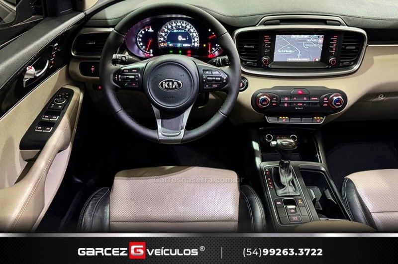 KIA SORENTO 3.3 EX V6 24V 7 LUGARES 2015/2016 GARCEZ VEÍCULOS BENTO GONÇALVES / Carros no Vale