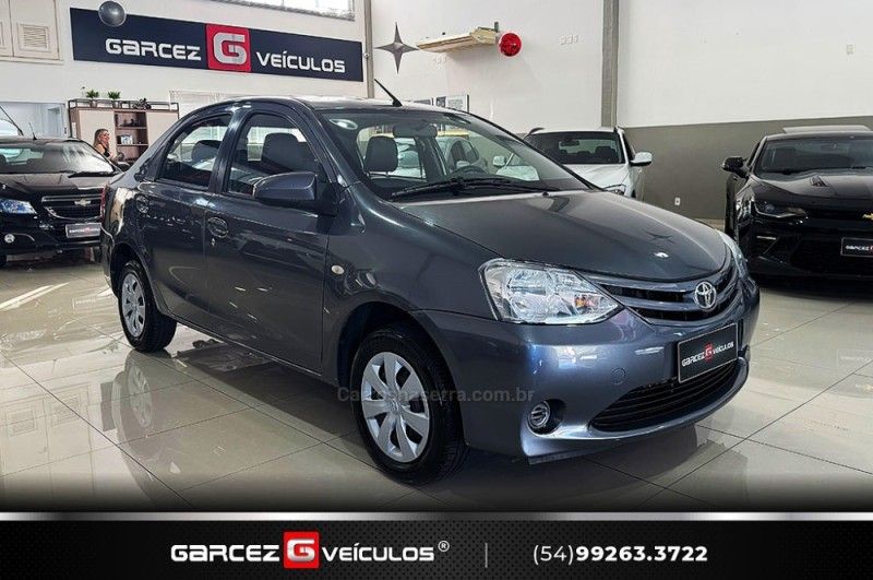 TOYOTA ETIOS 1.5 XS SEDAN 16V 2016/2016 GARCEZ VEÍCULOS BENTO GONÇALVES / Carros no Vale