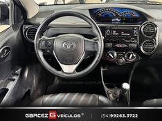 TOYOTA ETIOS 1.5 XS SEDAN 16V 2016/2016 GARCEZ VEÍCULOS BENTO GONÇALVES / Carros no Vale