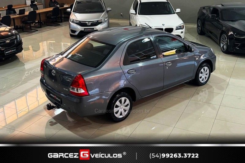 TOYOTA ETIOS 1.5 XS SEDAN 16V 2016/2016 GARCEZ VEÍCULOS BENTO GONÇALVES / Carros no Vale