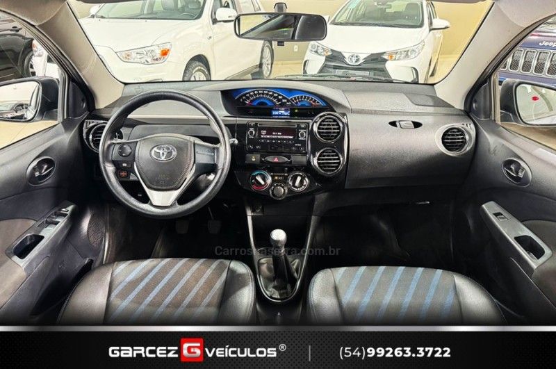 TOYOTA ETIOS 1.5 XS SEDAN 16V 2016/2016 GARCEZ VEÍCULOS BENTO GONÇALVES / Carros no Vale