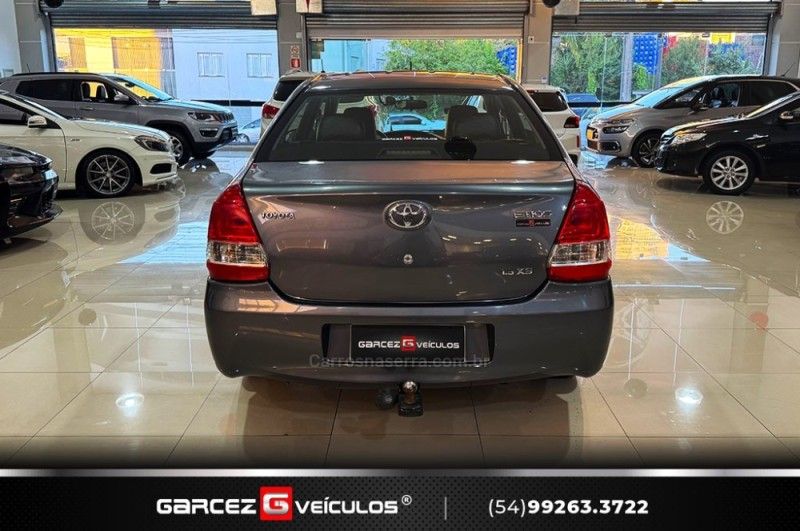 TOYOTA ETIOS 1.5 XS SEDAN 16V 2016/2016 GARCEZ VEÍCULOS BENTO GONÇALVES / Carros no Vale