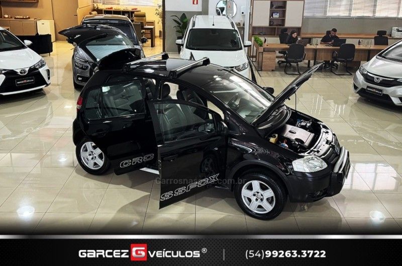 VOLKSWAGEN CROSSFOX 1.6 MI 8V 2005/2006 GARCEZ VEÍCULOS BENTO GONÇALVES / Carros no Vale