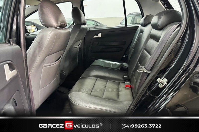 VOLKSWAGEN CROSSFOX 1.6 MI 8V 2005/2006 GARCEZ VEÍCULOS BENTO GONÇALVES / Carros no Vale