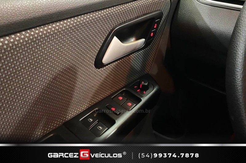 VOLKSWAGEN FOX 1.0 MI TREND 8V 2010/2011 GARCEZ VEÍCULOS BENTO GONÇALVES / Carros no Vale