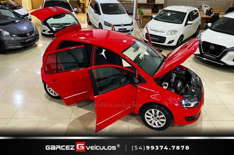 VOLKSWAGEN FOX 1.0 MI TREND 8V 2010/2011 GARCEZ VEÍCULOS BENTO GONÇALVES / Carros no Vale