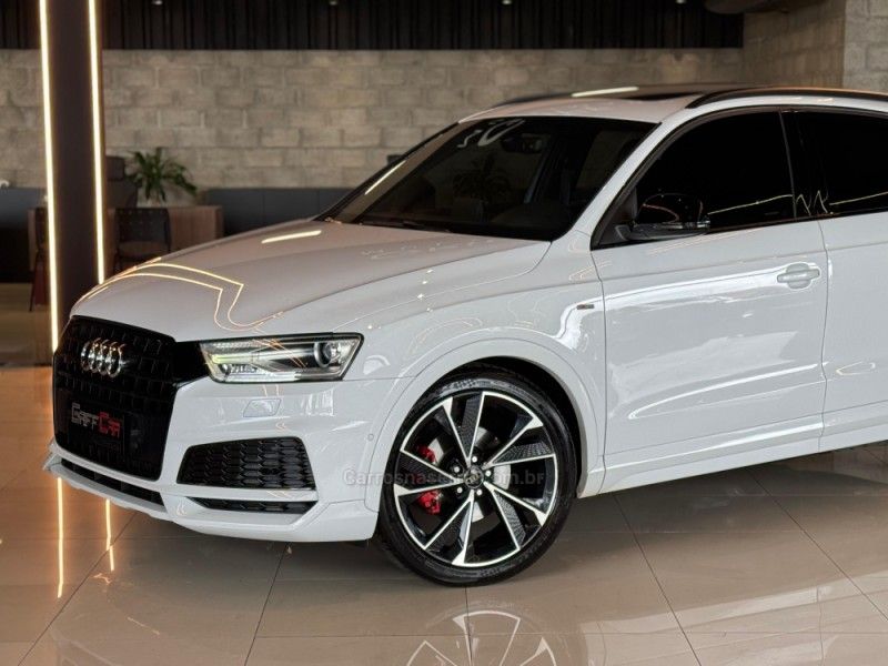AUDI Q3 1.4 TFSI BLACK EDITION S TRONIC 2018/2019 GRIFFCAR MULTIMARCAS DOIS IRMÃOS / Carros no Vale