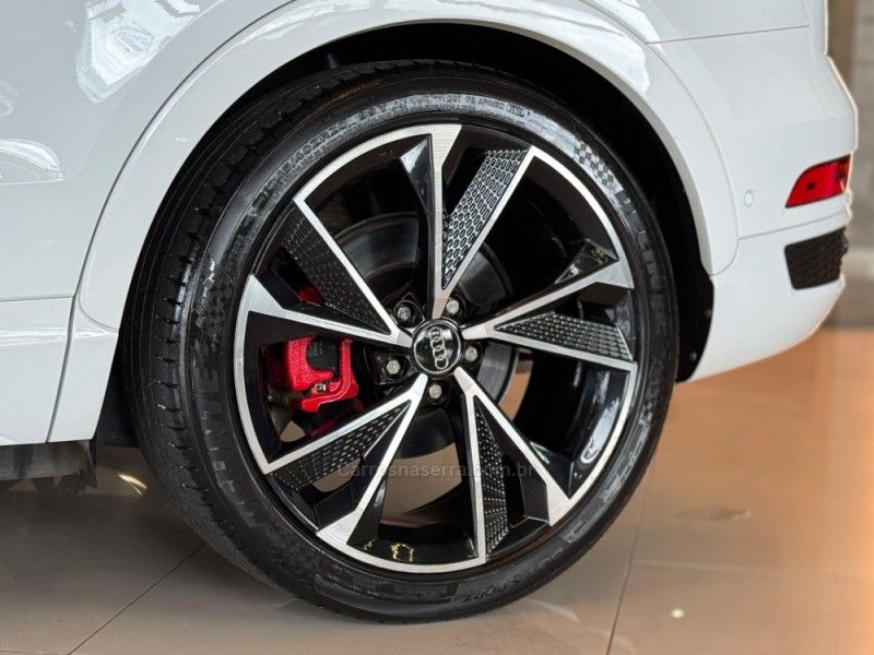AUDI Q3 1.4 TFSI BLACK EDITION S TRONIC 2018/2019 GRIFFCAR MULTIMARCAS DOIS IRMÃOS / Carros no Vale