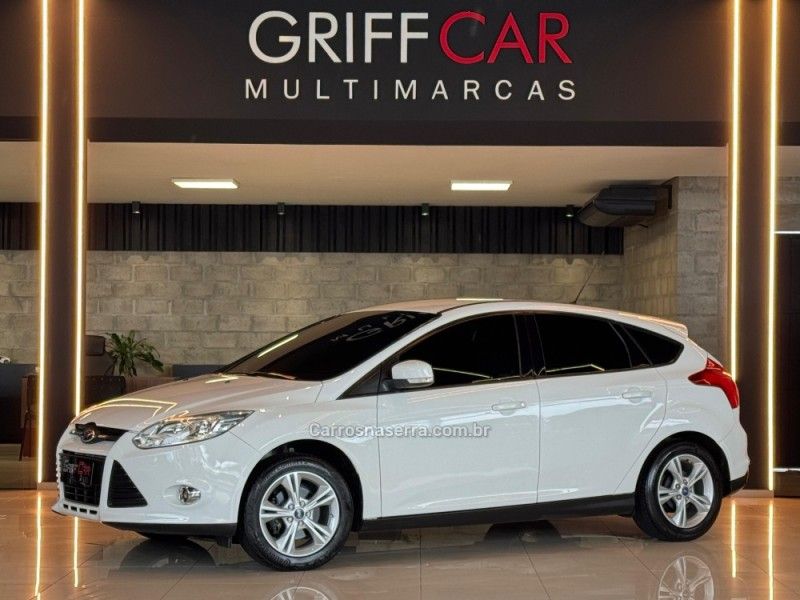 FORD FOCUS 1.6 S 16V 2014/2015 GRIFFCAR MULTIMARCAS DOIS IRMÃOS / Carros no Vale
