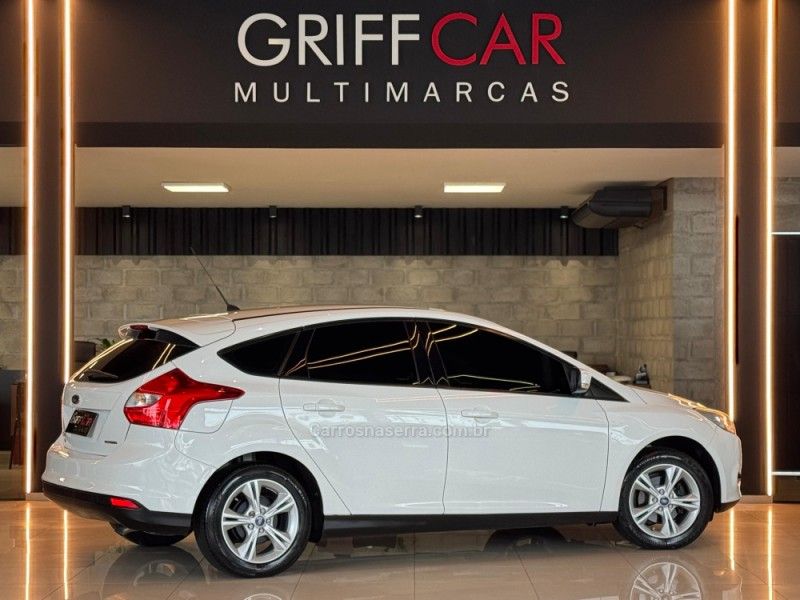 FORD FOCUS 1.6 S 16V 2014/2015 GRIFFCAR MULTIMARCAS DOIS IRMÃOS / Carros no Vale