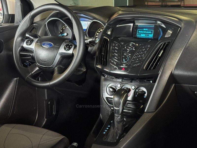 FORD FOCUS 1.6 S 16V 2014/2015 GRIFFCAR MULTIMARCAS DOIS IRMÃOS / Carros no Vale