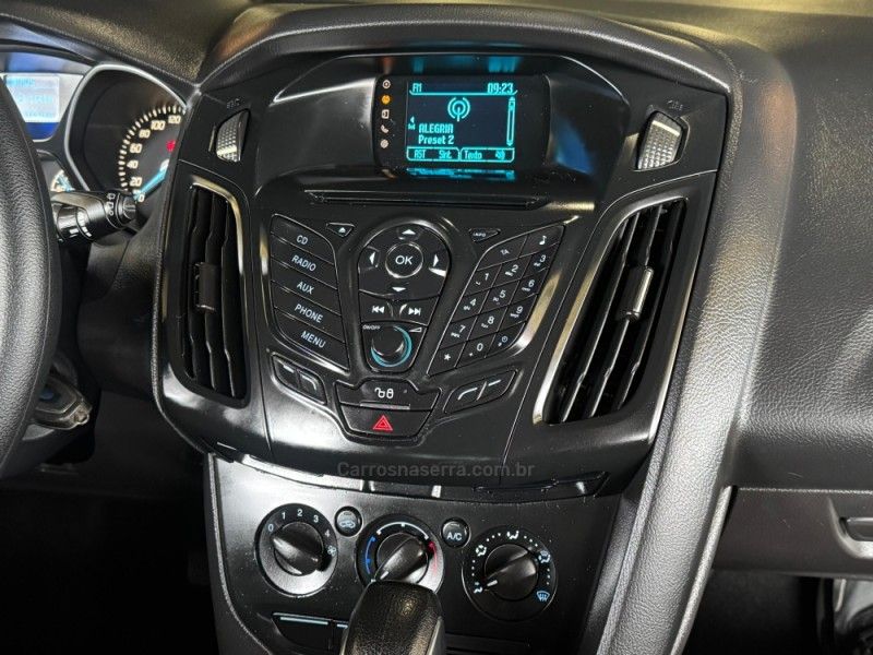 FORD FOCUS 1.6 S 16V 2014/2015 GRIFFCAR MULTIMARCAS DOIS IRMÃOS / Carros no Vale