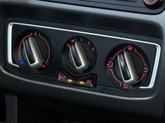 VOLKSWAGEN FOX 1.6 CONNECT 8V 2019/2019 GRIFFCAR MULTIMARCAS DOIS IRMÃOS / Carros no Vale