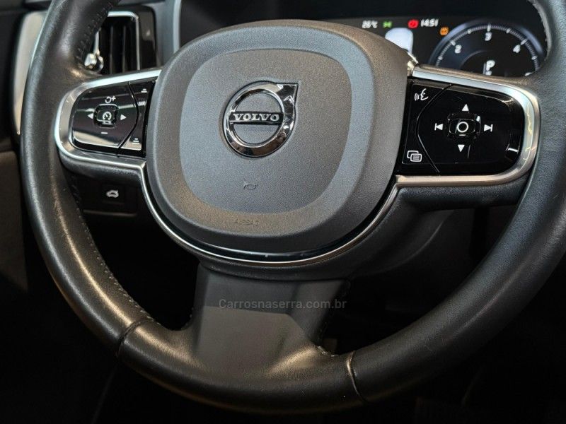 VOLVO XC60 2.0 D5 MOMENTUM AWD 2019/2020 GRIFFCAR MULTIMARCAS DOIS IRMÃOS / Carros no Vale