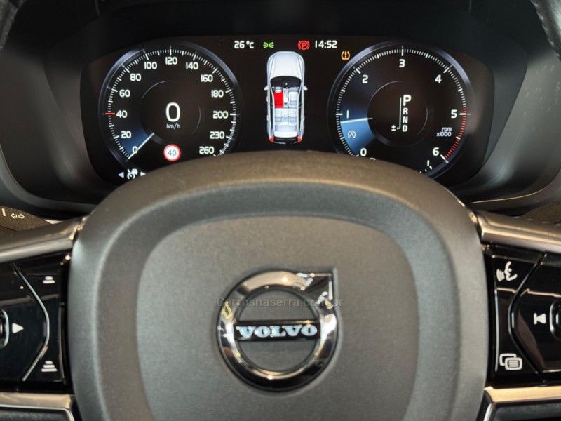 VOLVO XC60 2.0 D5 MOMENTUM AWD 2019/2020 GRIFFCAR MULTIMARCAS DOIS IRMÃOS / Carros no Vale