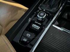 VOLVO XC60 2.0 D5 MOMENTUM AWD 2019/2020 GRIFFCAR MULTIMARCAS DOIS IRMÃOS / Carros no Vale