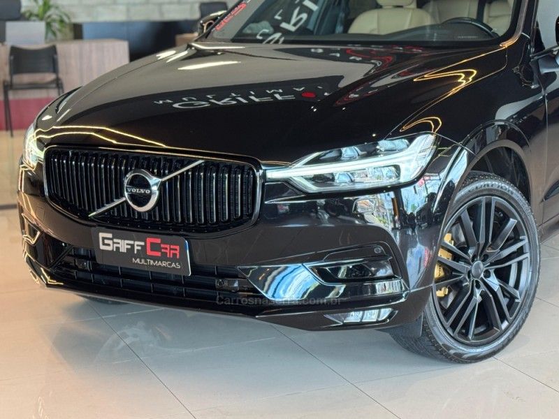 VOLVO XC60 2.0 D5 MOMENTUM AWD 2019/2020 GRIFFCAR MULTIMARCAS DOIS IRMÃOS / Carros no Vale