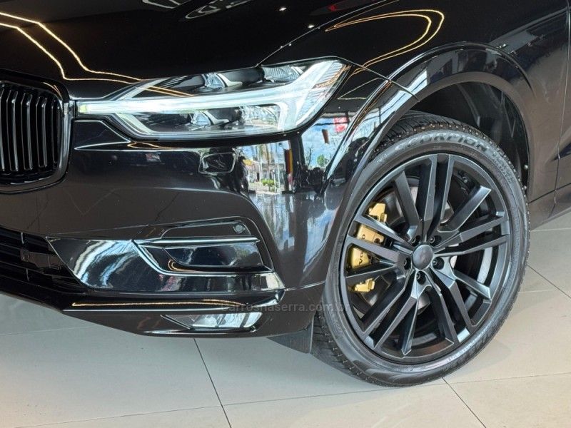 VOLVO XC60 2.0 D5 MOMENTUM AWD 2019/2020 GRIFFCAR MULTIMARCAS DOIS IRMÃOS / Carros no Vale