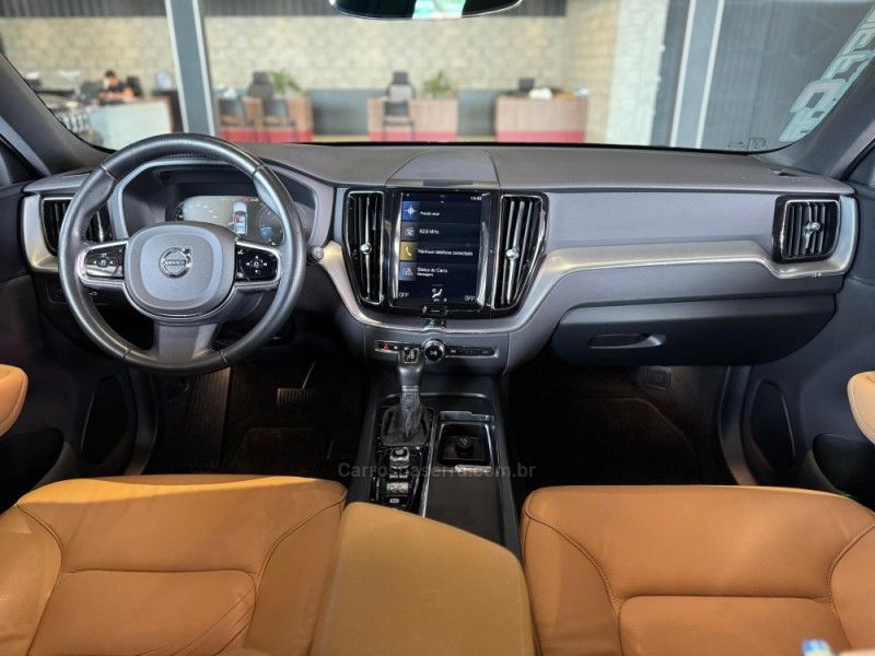 VOLVO XC60 2.0 D5 MOMENTUM AWD 2019/2020 GRIFFCAR MULTIMARCAS DOIS IRMÃOS / Carros no Vale