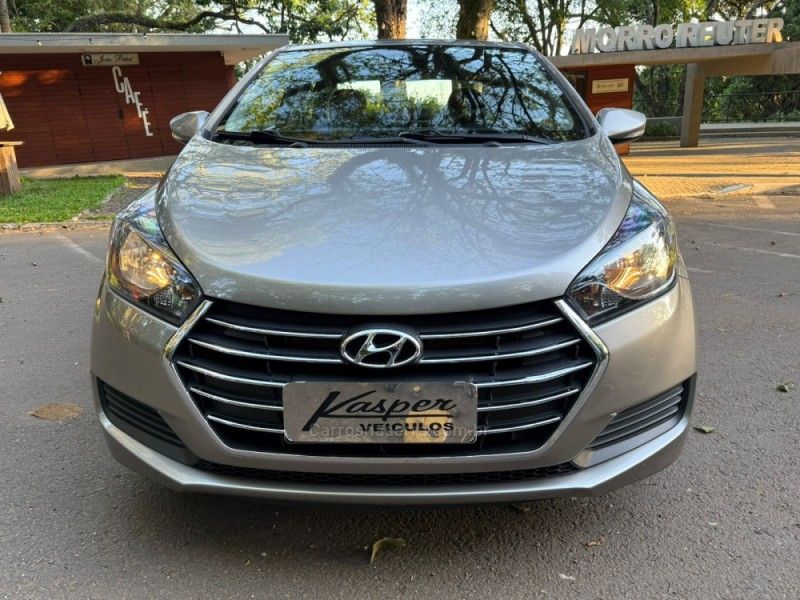 HYUNDAI HB20S 1.6 COMFORT PLUS 16V 2017/2017 KASPER VEÍCULOS DOIS IRMÃOS / Carros no Vale
