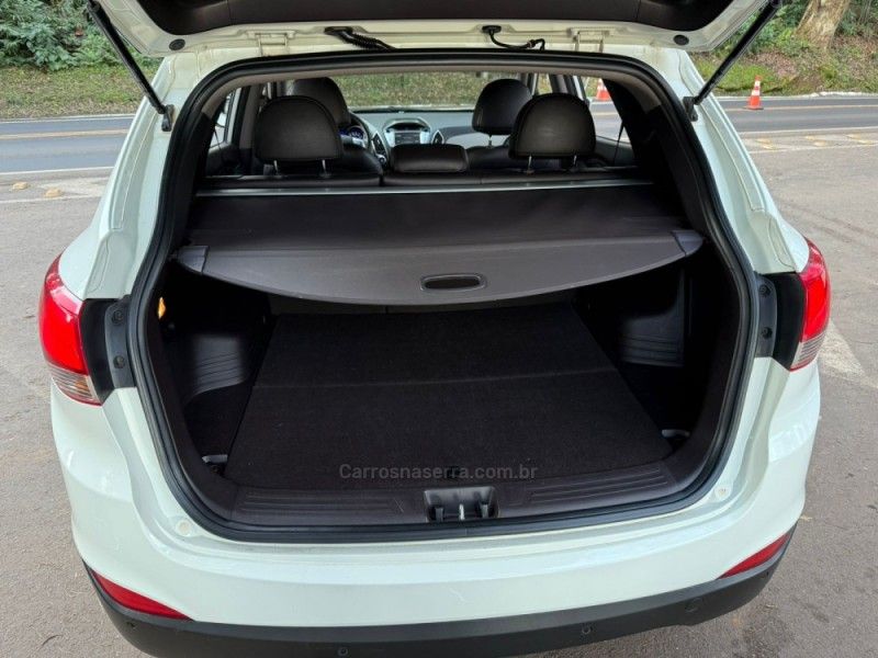 HYUNDAI IX35 2.0 MPI 4X2 16V 2012/2013 KASPER VEÍCULOS DOIS IRMÃOS / Carros no Vale HYUNDAI IX35 2.0 MPI 4X2 16V 2012/2013 KASPER VEÍCULOS DOIS IRMÃOS / Carros no Vale