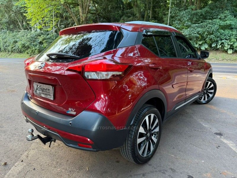 NISSAN KICKS 1.6 16V SV XTRONIC 2017/2018 KASPER VEÍCULOS DOIS IRMÃOS / Carros no Vale