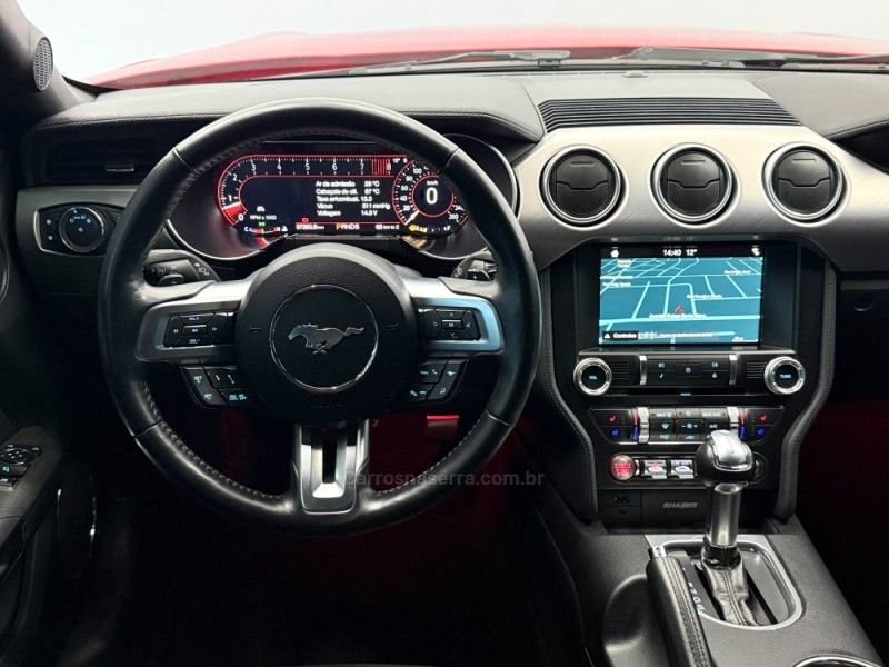 FORD MUSTANG 5.0 GT PREMIUM COUPÉ V8 32V 2018/2018 FOCAR VEÍCULOS CAXIAS DO SUL / Carros no Vale