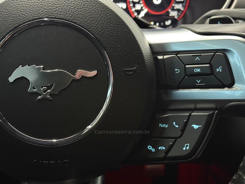 FORD MUSTANG 5.0 GT PREMIUM COUPÉ V8 32V 2018/2018 FOCAR VEÍCULOS CAXIAS DO SUL / Carros no Vale