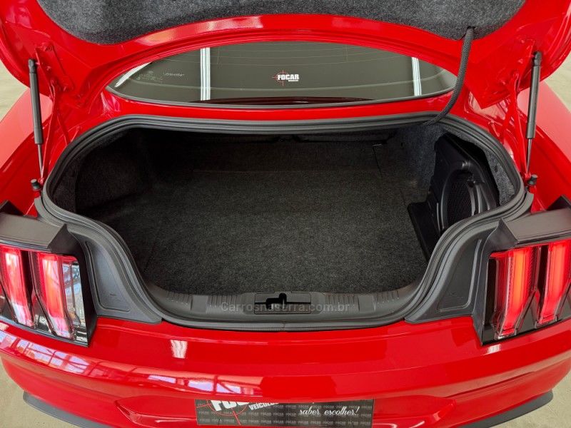 FORD MUSTANG 5.0 GT PREMIUM COUPÉ V8 32V 2018/2018 FOCAR VEÍCULOS CAXIAS DO SUL / Carros no Vale
