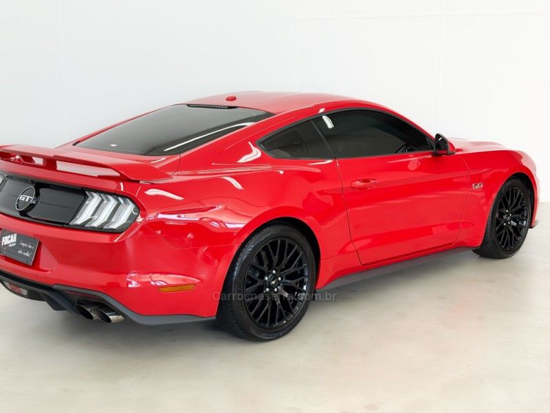 FORD MUSTANG 5.0 GT PREMIUM COUPÉ V8 32V 2018/2018 FOCAR VEÍCULOS CAXIAS DO SUL / Carros no Vale