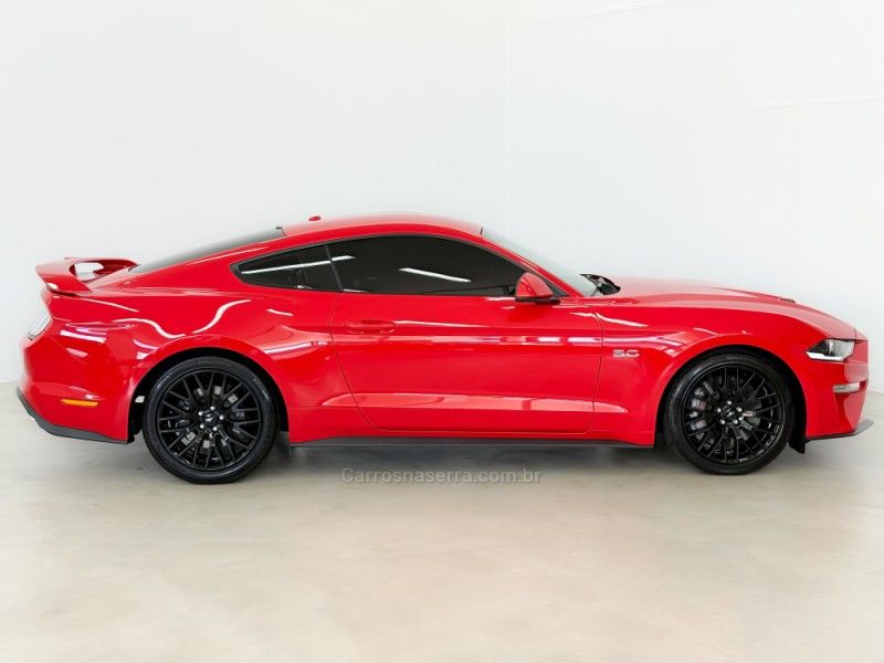 FORD MUSTANG 5.0 GT PREMIUM COUPÉ V8 32V 2018/2018 FOCAR VEÍCULOS CAXIAS DO SUL / Carros no Vale