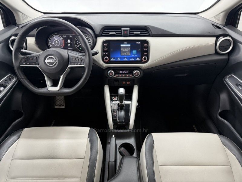NISSAN VERSA 1.6 EXCLUSIVE 16V 2023/2024 FOCAR VEÍCULOS CAXIAS DO SUL / Carros no Vale