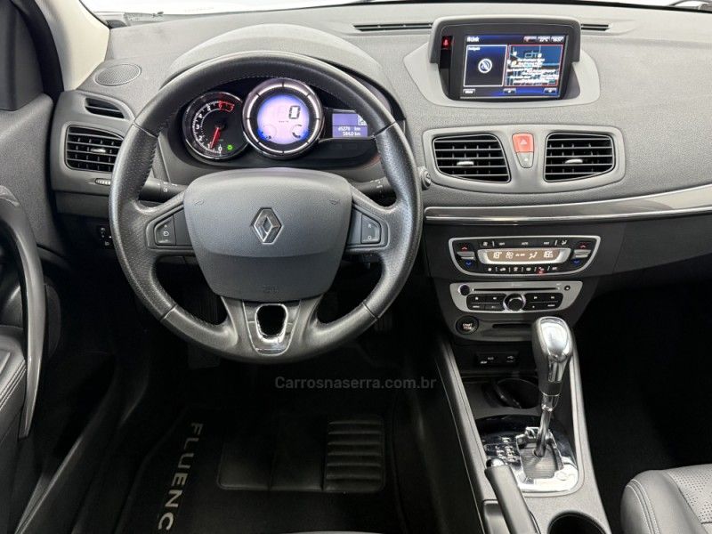 RENAULT FLUENCE 2.0 DYNAMIQUE PLUS 16V 2015/2016 FOCAR VEÍCULOS CAXIAS DO SUL / Carros no Vale