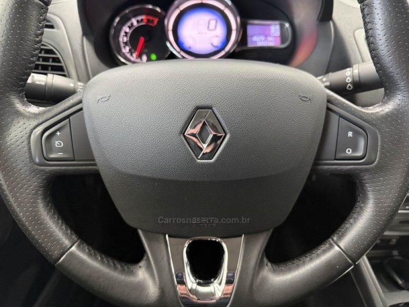 RENAULT FLUENCE 2.0 DYNAMIQUE PLUS 16V 2015/2016 FOCAR VEÍCULOS CAXIAS DO SUL / Carros no Vale